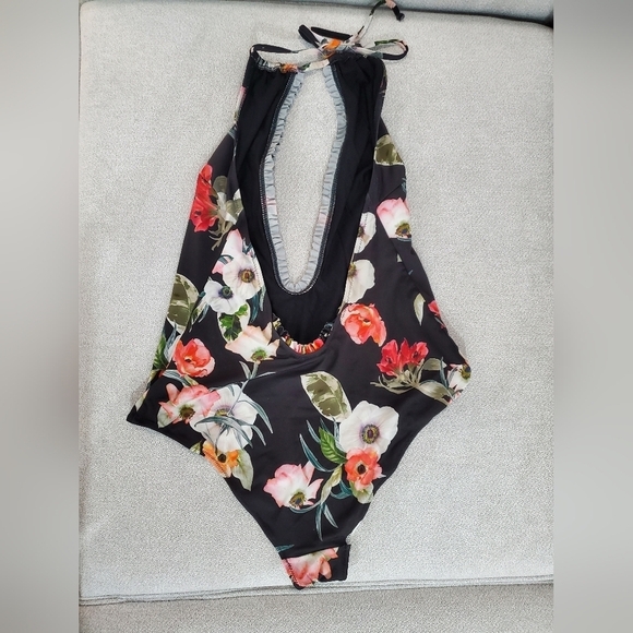 H&M Halterneck Swimsuit - Picture 11 of 15